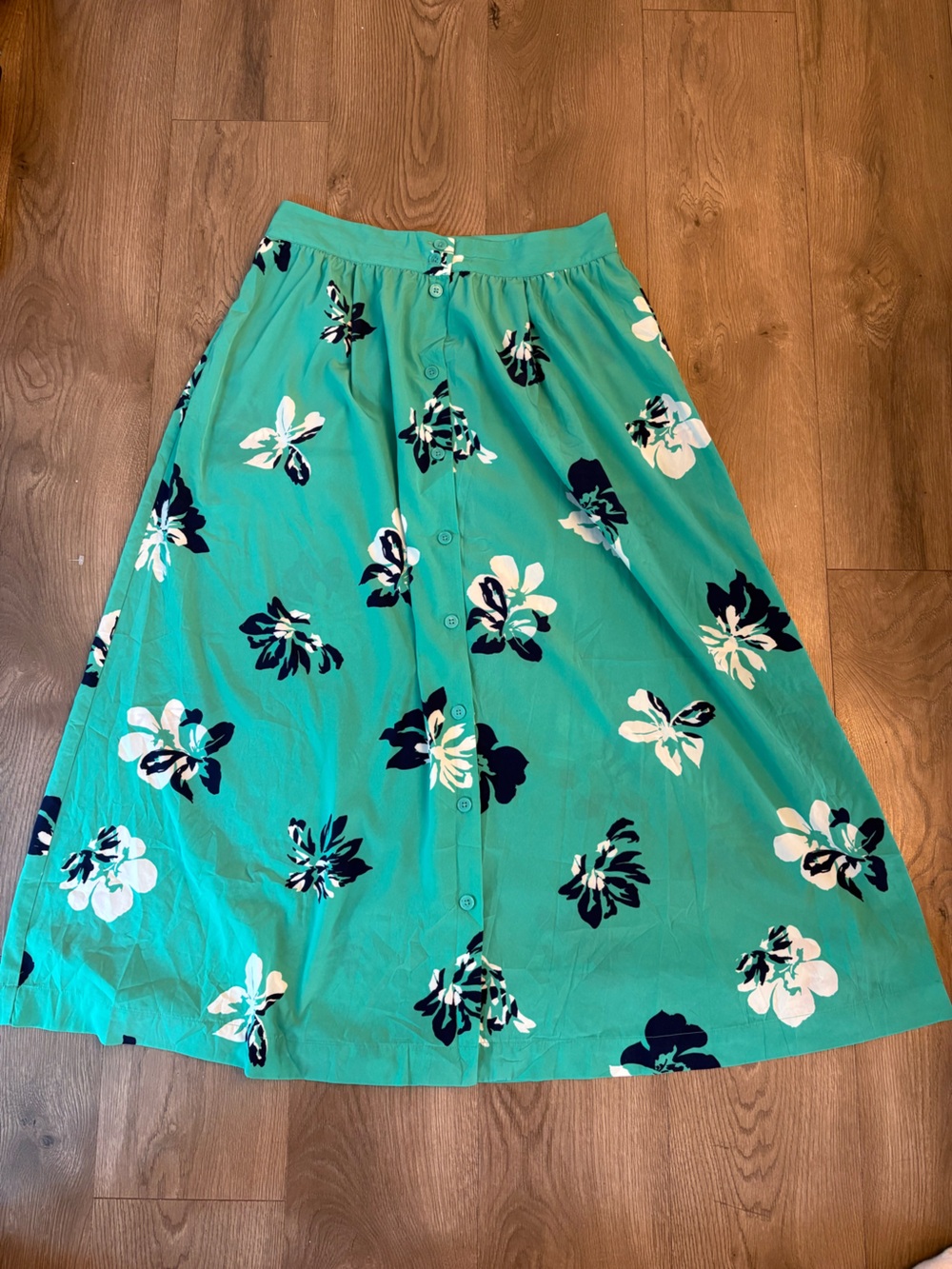 Banana Republic Teal Floral Button-Front Midi Skirt has pockets!
